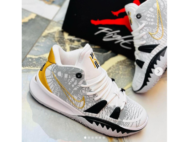 Nike Kyrie 7