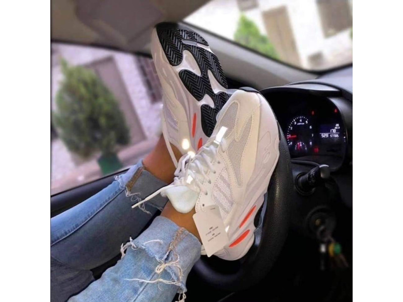 Adidas Yezzi 700